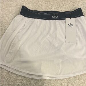 ALO Yoga tennis skirt size medium/white